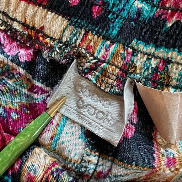 VINTAGE Shorts Bobbie Brooks 80s Floral Folk Art Pattern Stretchy Waist Pockets - Picture 13 of 13